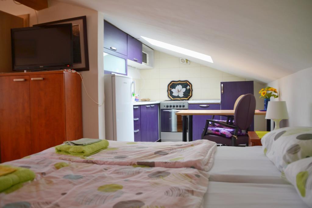 Apartment Antonija With Seaview Рийека Екстериор снимка